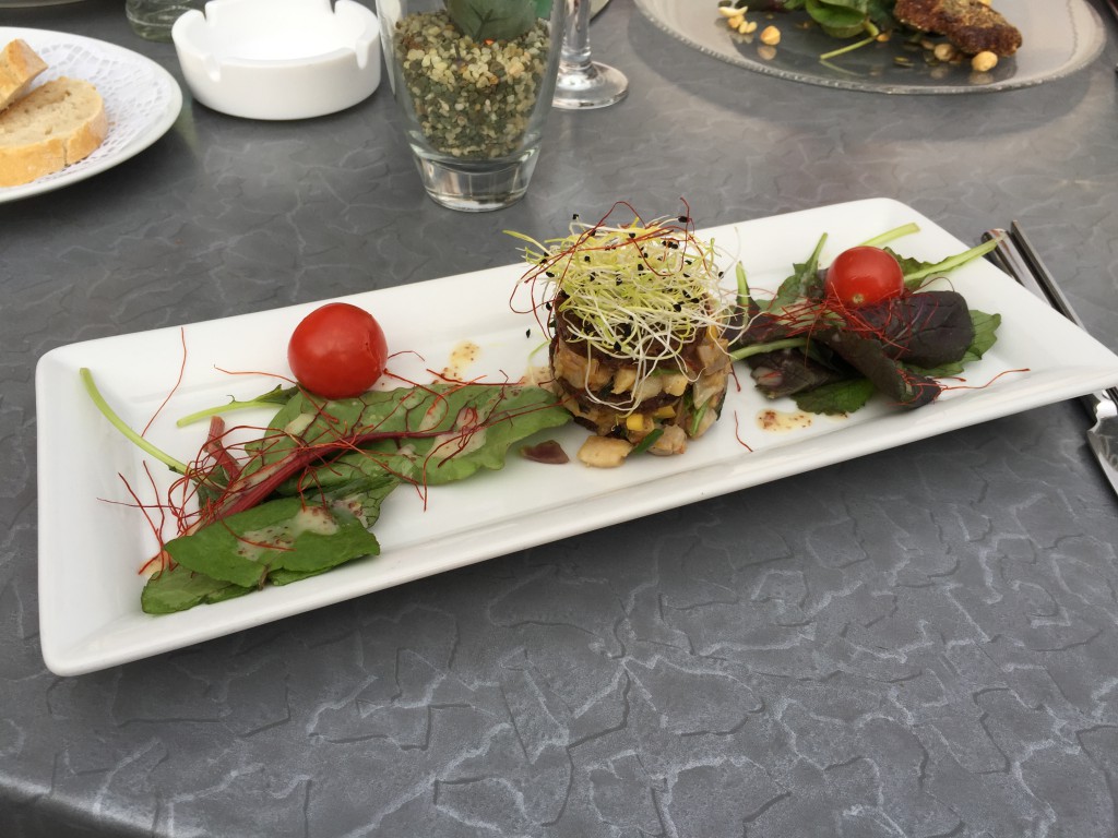 Herring tatar with mango, chili, onion and pumpernickel