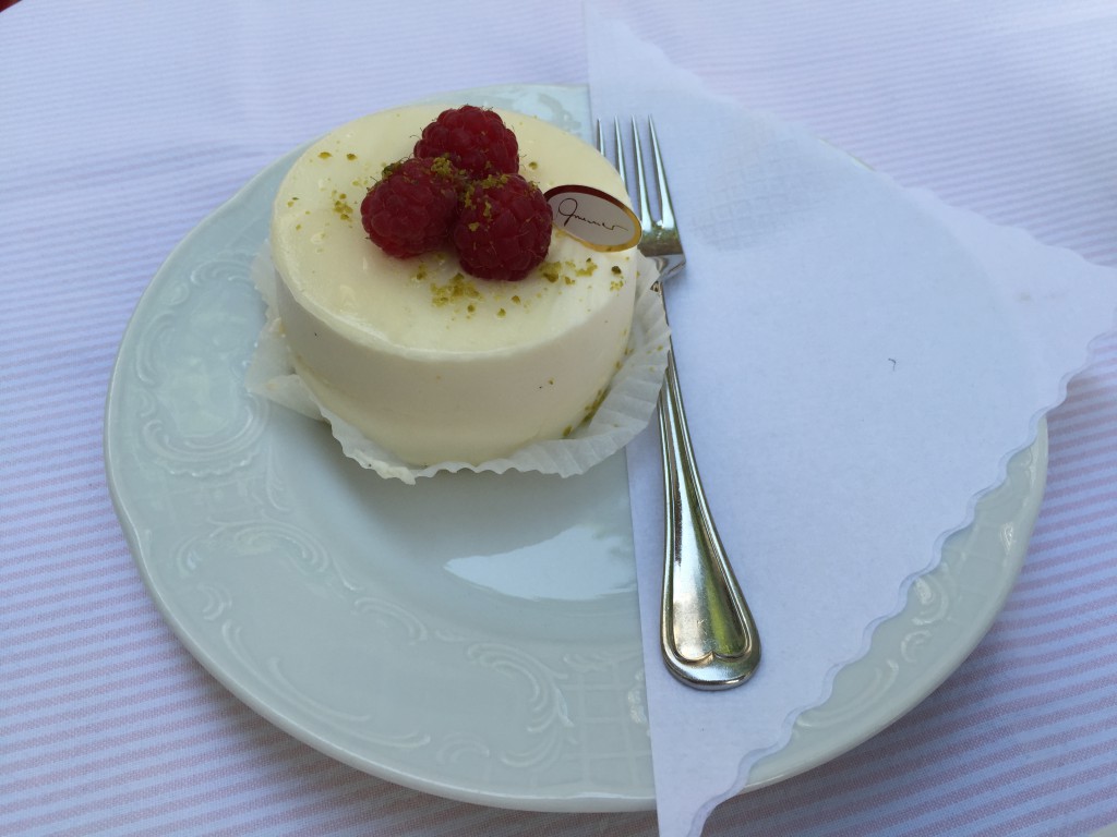 Lemon mousse with raspberries