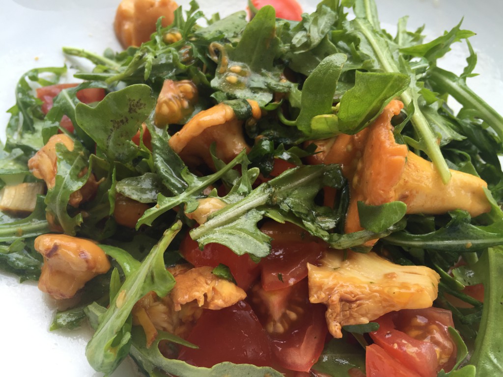 salad with chanterelles