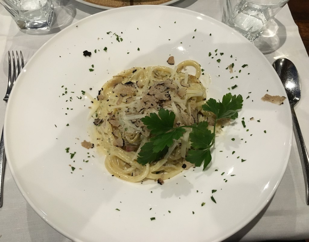 Pici “Bel Soggiorno” alla carbonara med artiskok, trøffel og Grana Padano ost